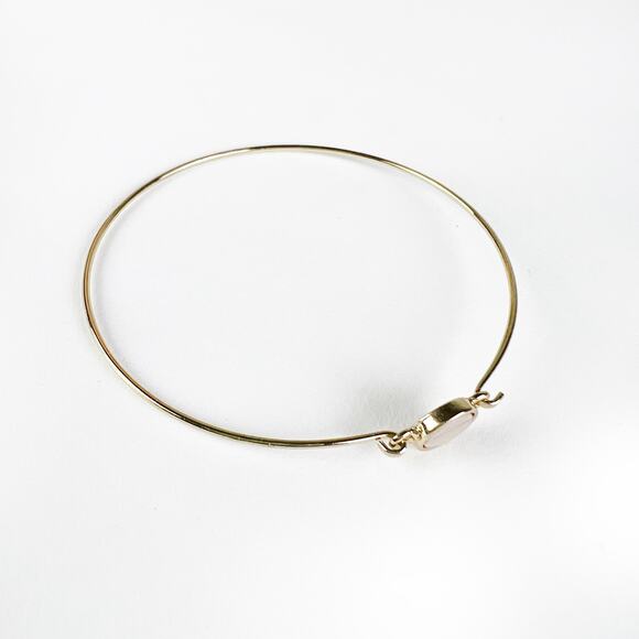 Small dainty gold brass bangle bracelet sand beige stone - Picture 3 of 4